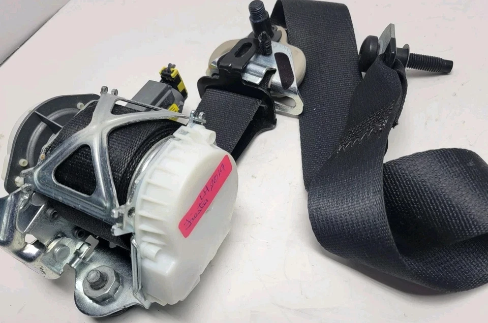 2014-2019 Ford Fiesta Front Left Driver Seat Belt Retractor Assembly Black OEM Foto 2 de 3