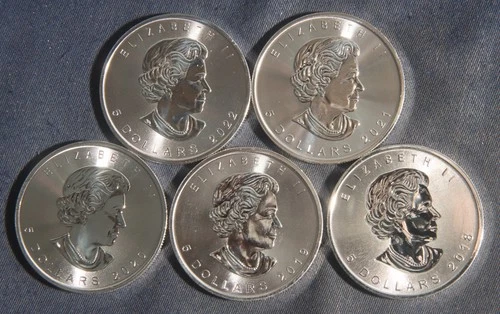 FIVE (5)  1 OZ .9999 SILVER  MAPLE LEAF COINS (2018- 2022)  LOT 040918-1
