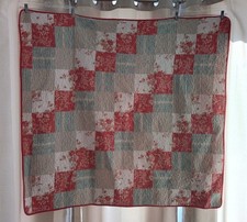 Beautiful Cozy Cottage Lightweight Quilt Pink Sage Ivory Reverses To Pink