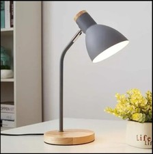 Lámpara de mesa nórdica moderna - Luz de escritorio LED de hierro minimalista con base de madera para cama