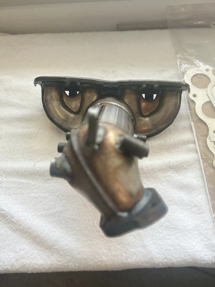 Colector de escape Dorman 674-955 compatible con Kia y Hyundai Foto 3 de 4