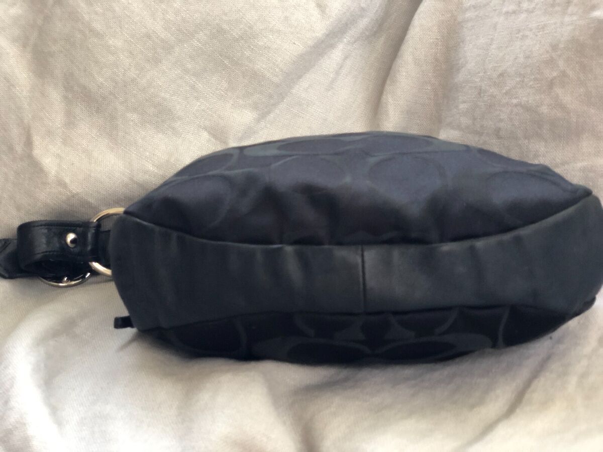Coach No. B0967-13636 Signature Black Canvas/Leather Coach No. B0967-13636 Signature Black Canvas/Leather