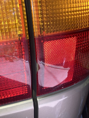 Passenger Right Tail Light Liftgate Mounted Fits 98-00 SIENNA small crack 👍 - Bild 3 von 6