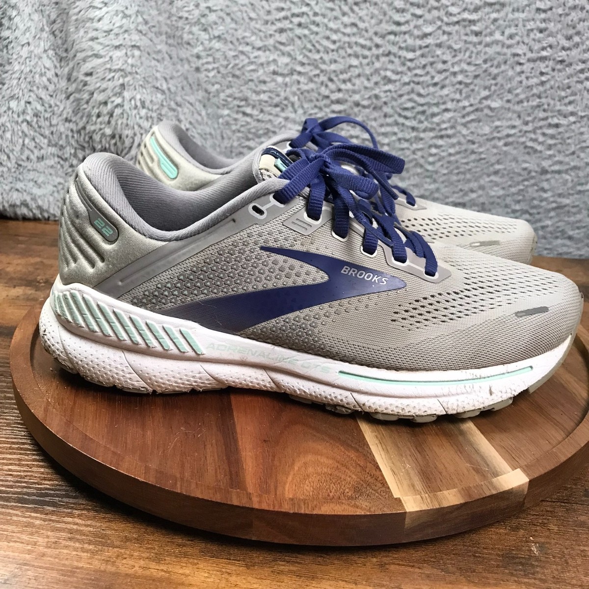Brooks Adrenaline GTS 22 Sneakers Womens 2E Extra Wide Gray Gym