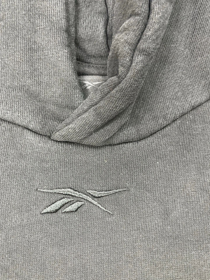 Sudadera con capucha corta Reebok Cardie B para mujer grande negra con logotipo Foto 2 de 4