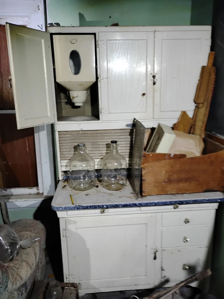 Antique Hoosier Cabinet W/ Flour Sifter ALL ORIGINAL - Image 4 of 4