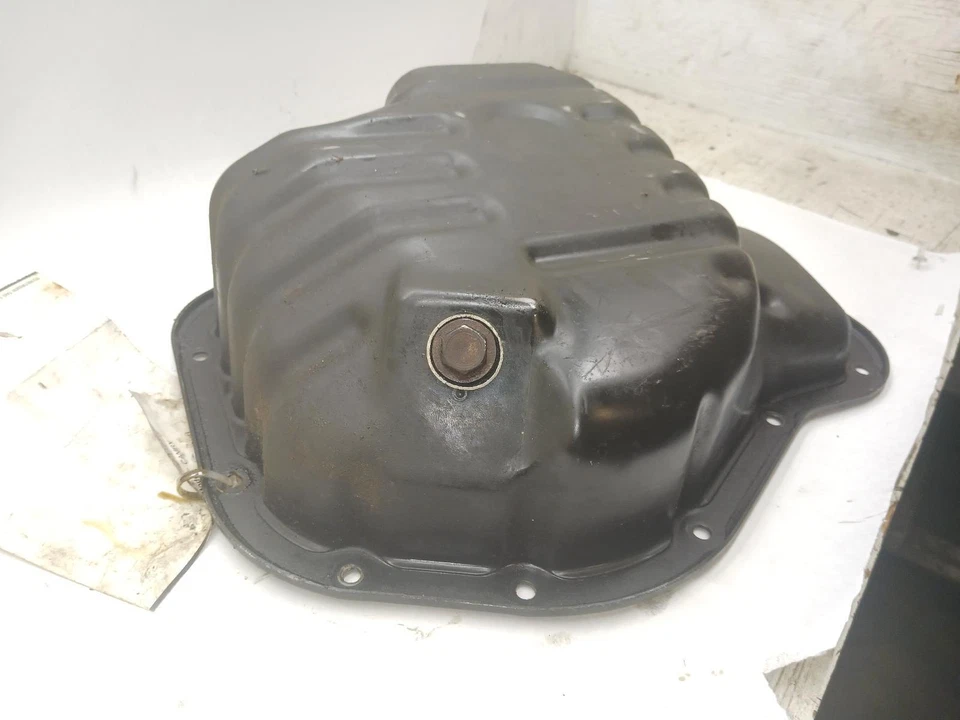 '02-'06 TOYOTA CAMRY lower Oil Pan 4 cylinder OEM 6 Month Warranty! - Image 4 of 4