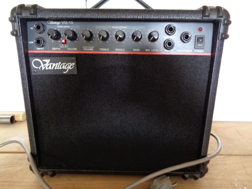 Vantage VG-15 Verstärker für E-Gitarre oder E-Bass (35 Watt)