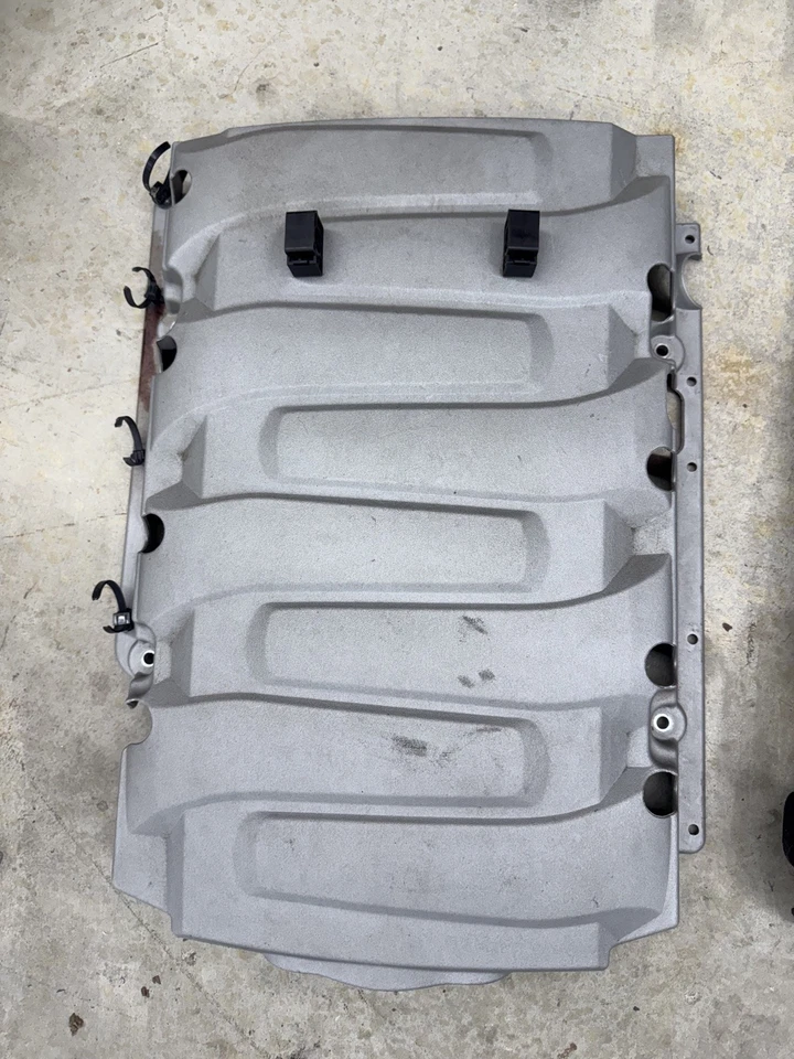 2016-2024 Chevy Camaro LT1 SS 6.2L Intake Manifold Engine Cover OEM GM - Image 4 of 4