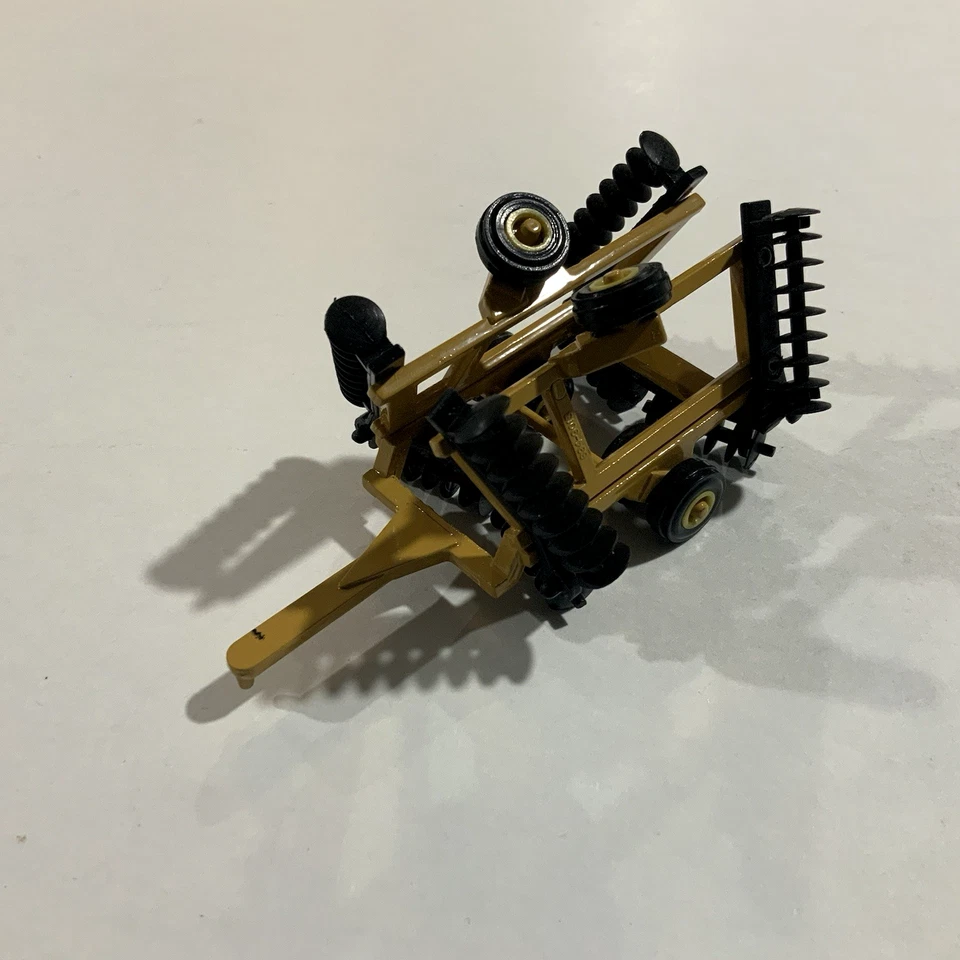 Vintage Die-Cast CAT Wing-Fold Disk Replica (1/64 Scale) Ertl - Image 3 of 4