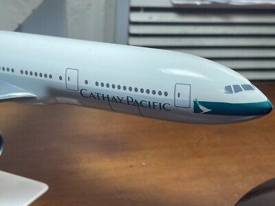 Maquette Boeing 777-300 Cathay Pacific - 32,5 Cm - Cadeau Personnel De Bord - PVC