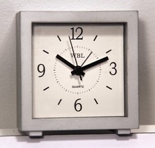 Quadratischer Nachttisch Wecker Grau Metall