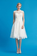 HBH Brautmode Brautkleid Hochzeitskleid halblang hochgeschlossen mit Spitze