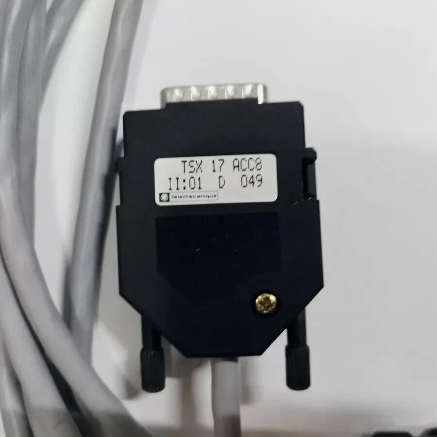 ▀▄▀▄▀ TELEMECANIQUE TSX17ACC8 -- TSX 17ACC8 - CÂBLE TSX17 + ADAPTATEURS - Photo 3/3