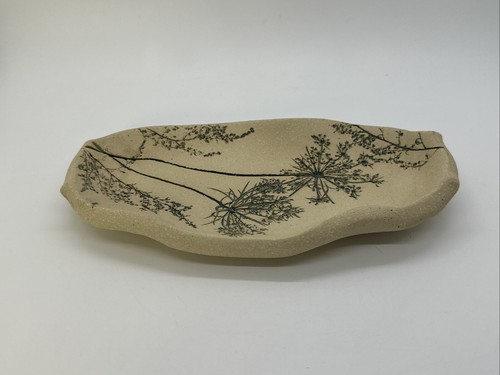 Vintage K. Boyland 1998 Botanical Art Pottery Wall Hanging 7.5" - Picture 5 of 9
