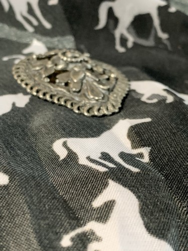 Lovely Large Antique 2" Art Nuevo Pewter Tone Floral Scarf Fur Dress Clip - Picture 3 of 7