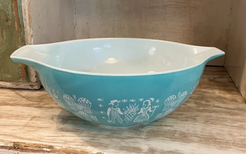 Pyrex 444 Turquoise Amish Butterprint Cinderella Bowl 4 Qt