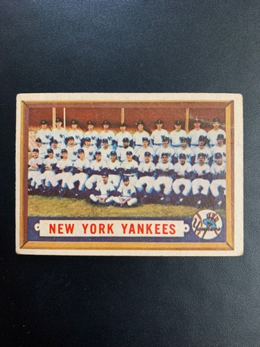 1957 Topps #97 New York Yankees Team Card Mantle Berra Ford VG