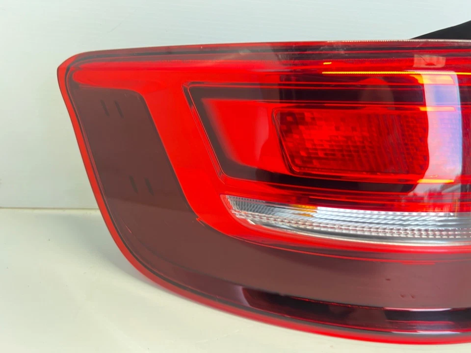 AUDI A3 HATCH SPORT TAILLIGHT (LEFT OUTER) (2018-2020) 8V4 945 069 — 第 3/4 张图片