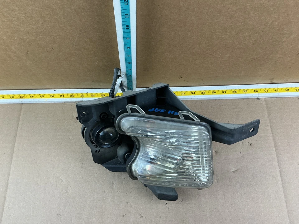 Luz antiniebla izquierda del lado del conductor Saturn Outlook 2007-2010 116-01206 OEM Foto 2 de 4