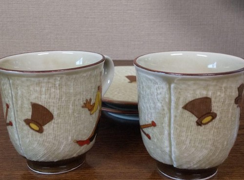 Juego de 2 tazas y platillos Aritayaki Saga, pintados a mano, usados, Japón - Imagen 2 de 5