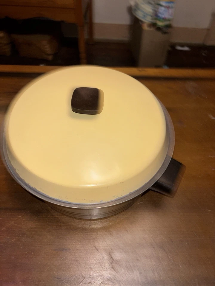 Vintage West Bend 5 Qt Dutch Oven Stock Pot Country Forge Aluminum Yellow Gold - Image 3 of 4