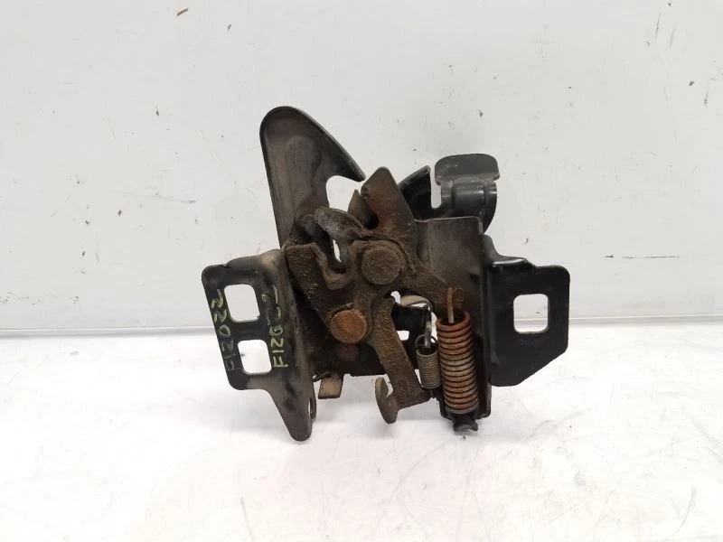 2006 Chevrolet Express 2500 Hood Latch  - Image 2 of 4