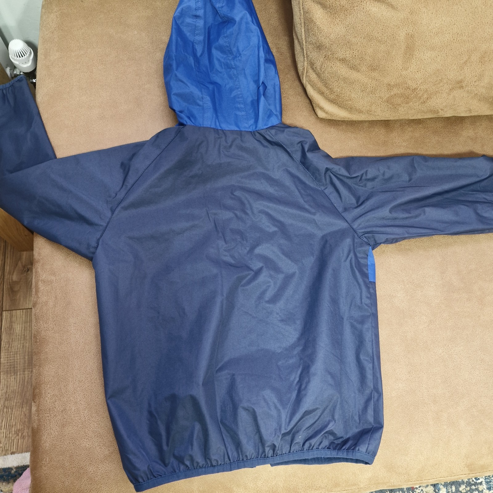 Tottenham Hotspur Spurs Rain Jacket Kids Size 8/9 Blue Official Merchandise image 2