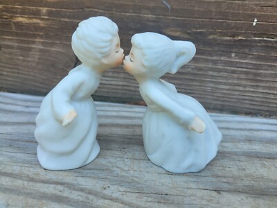Vintage Pair of Kissing Boy/Girl Porcelain Angels Figurines Made in Japan Cute