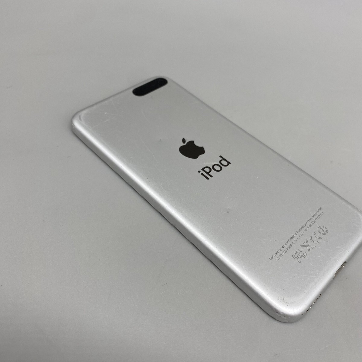 Apple iPod Touch 5th Generation A1509 ME643C/A 16GB Silver - Fair