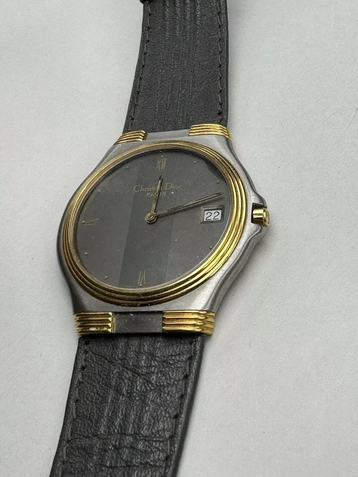 Montre vintage Christian Dior grise fine.30 mm taille moyenne.Fabrication suisse