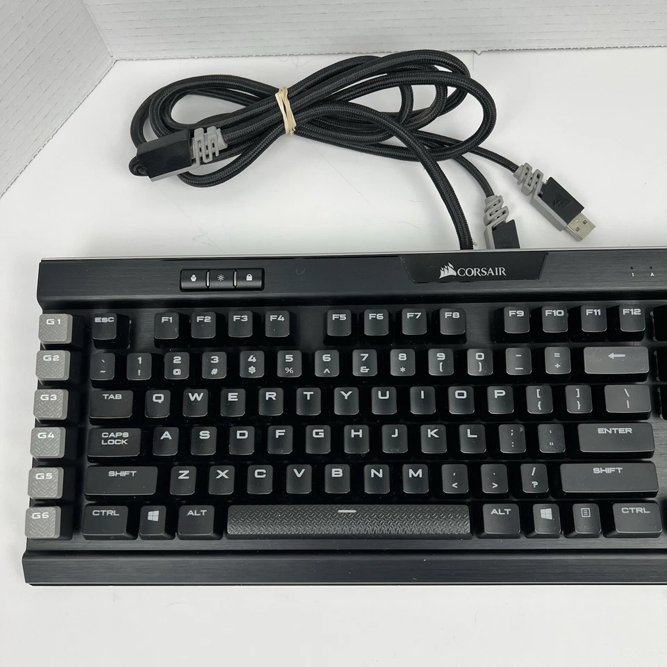 Corsair K95 RGB Platinum Mechanical Gaming Keyboard RGP0056 - Image 2 of 4