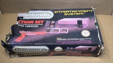 Nintendo NES Console Action Set Console, Controllers Zapper Game boxed WORKING