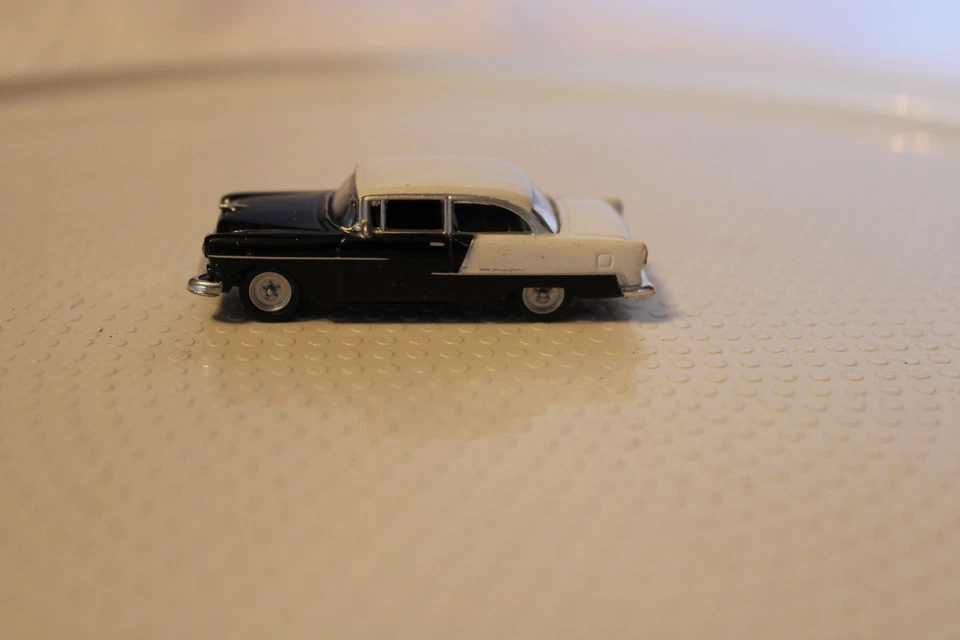 HO Scale CMW Mini Metals, 1950s 2 Door Chevrolet, Black & White - Image 3 of 4