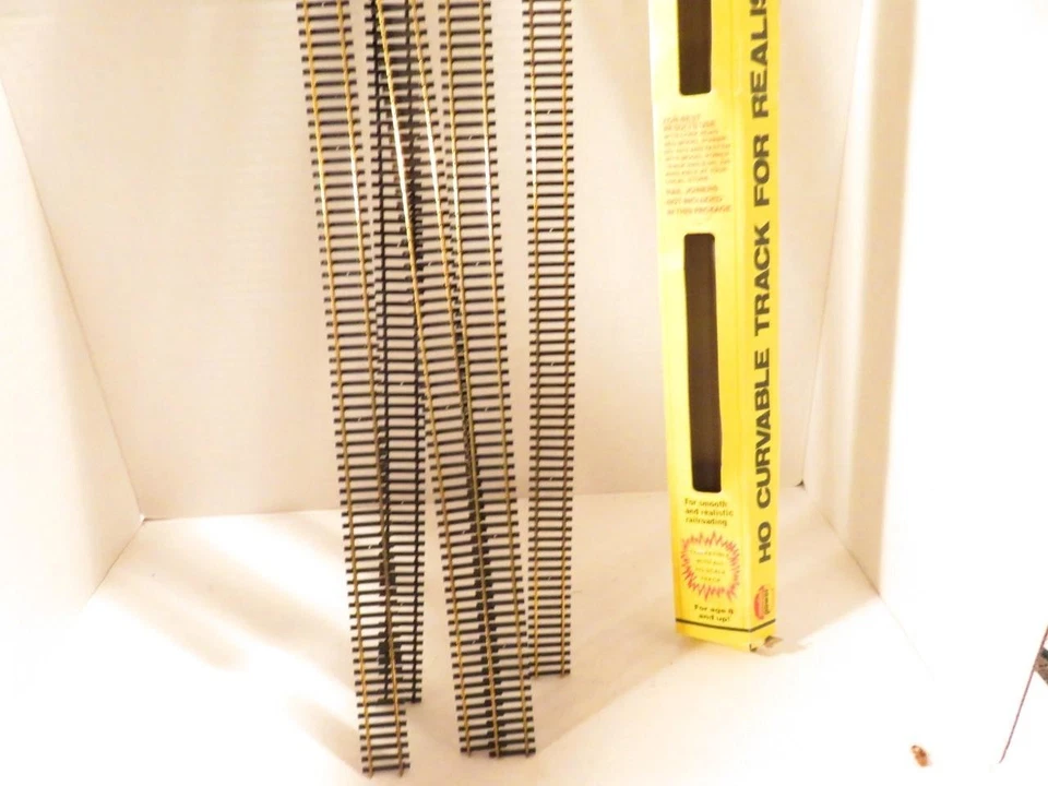 HO TRAINS - MODEL POWER 114- BOX OF FIVE 36" BRASS FLEX TRACKS- NEW- S27 - Image 2 of 3