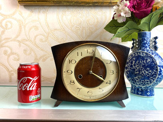 Voll restaurierte atemberaubende Smiths 8 Tage Schlaguhr im Eichengehäuse 1957 GWO SCHLÜSSEL