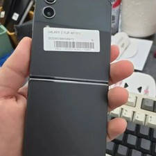 Galaxy Z Flip4 256GB Smartphone - Clean Condition