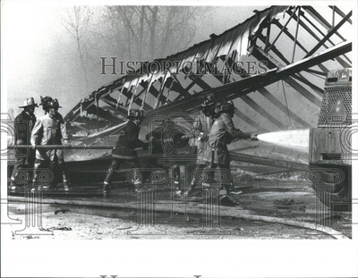#ad LARGE Press Photo Firemen Using Hose SSA00631 $24.99