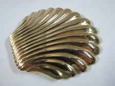 Signed Jeri Lou  Gold Tone Metal Shell Scallop Scarf Clip Vintage