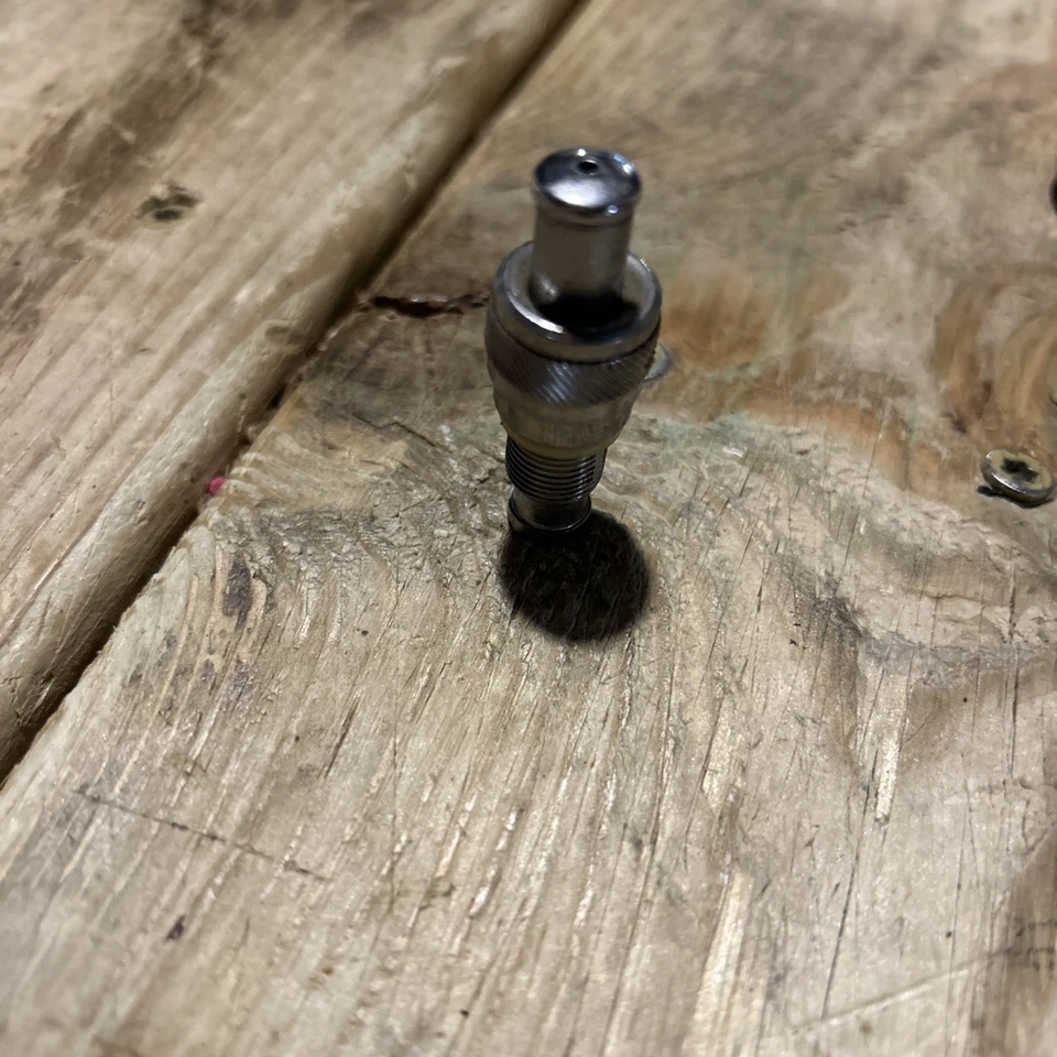 White Majestic 1240 Sewing Machine Pressure Foot Regulating Screw - Image 2 of 3