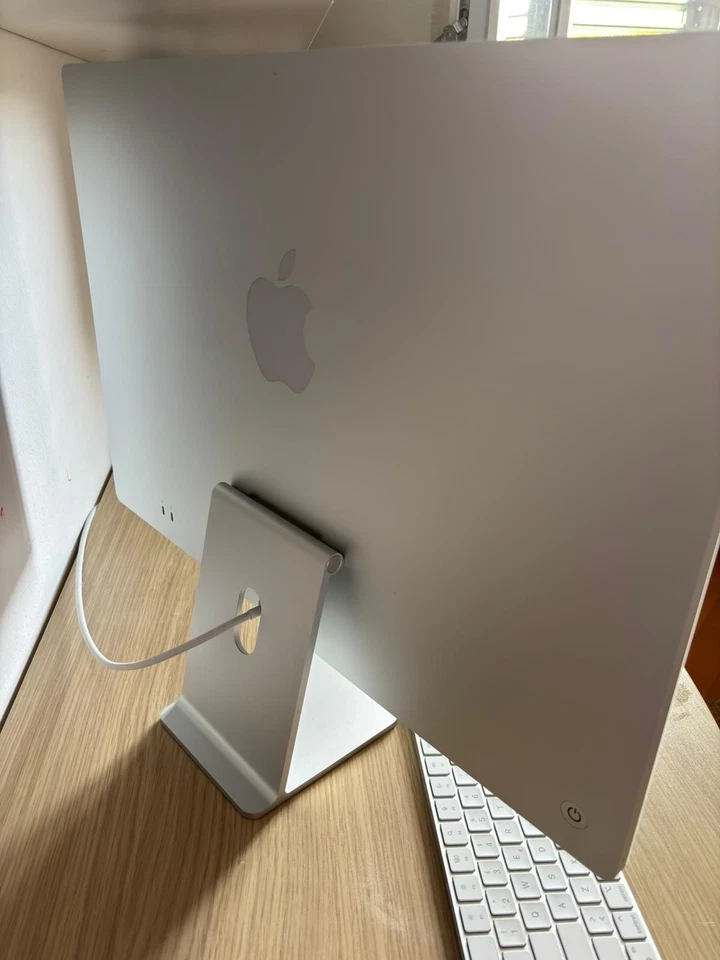 Apple iMac 24" (256GB SSD, Apple M1, 3,20GHz, 8GB, GPU 7‑core) Argento -... - Immagine 2 di 4