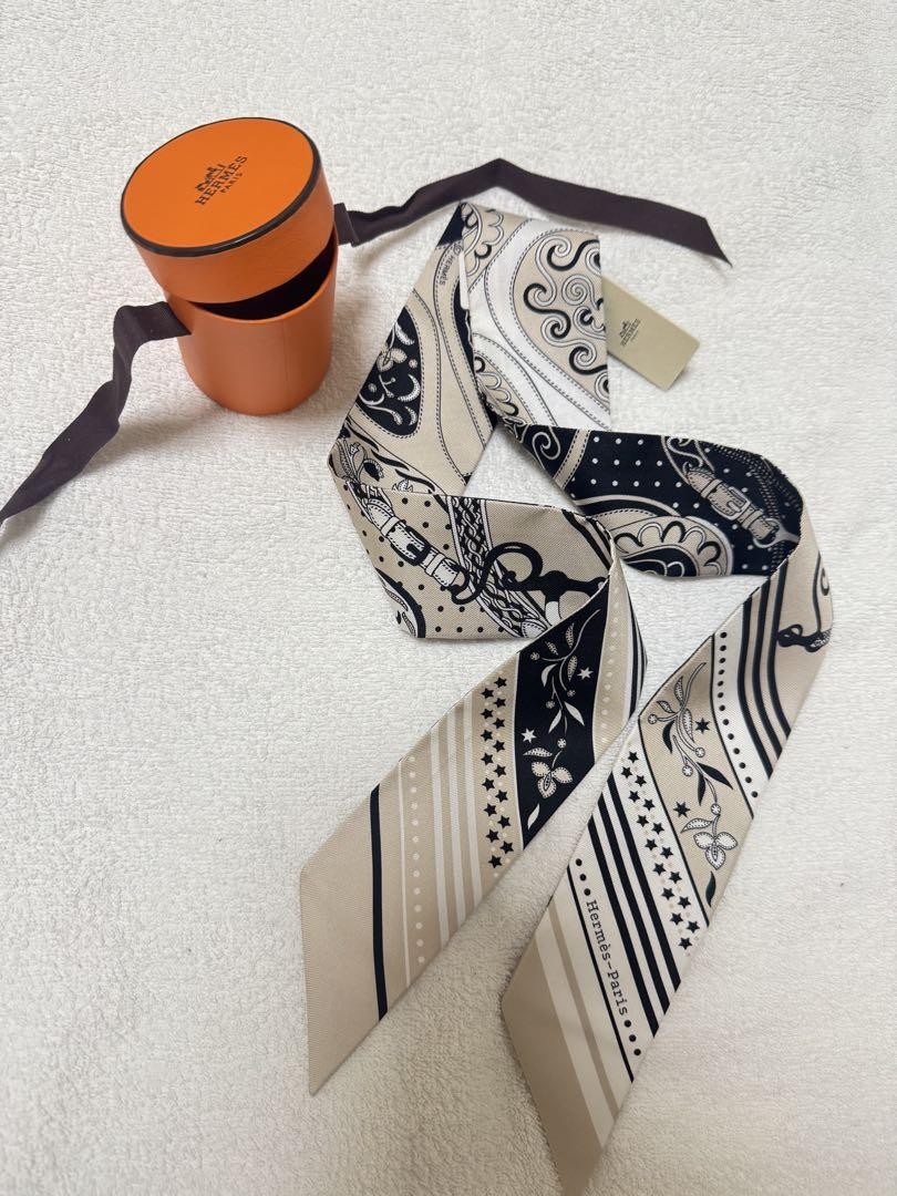 HERMES Twilly ツイリー Bandana Hermès Twilly Amazon Festival Bandana Greige 2025 Spring