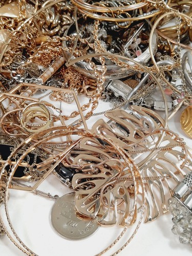 Junk Drawer Lot Gold Silver Tone Jewelry 7 Pounds Wearable Big Lot - Picture 19 of 24
