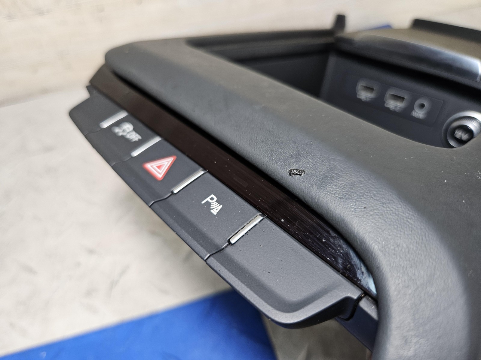 2017-2023 Audi R8 OEM Center Console Assembly Switches USB Black 8k Mi 4S1863041
