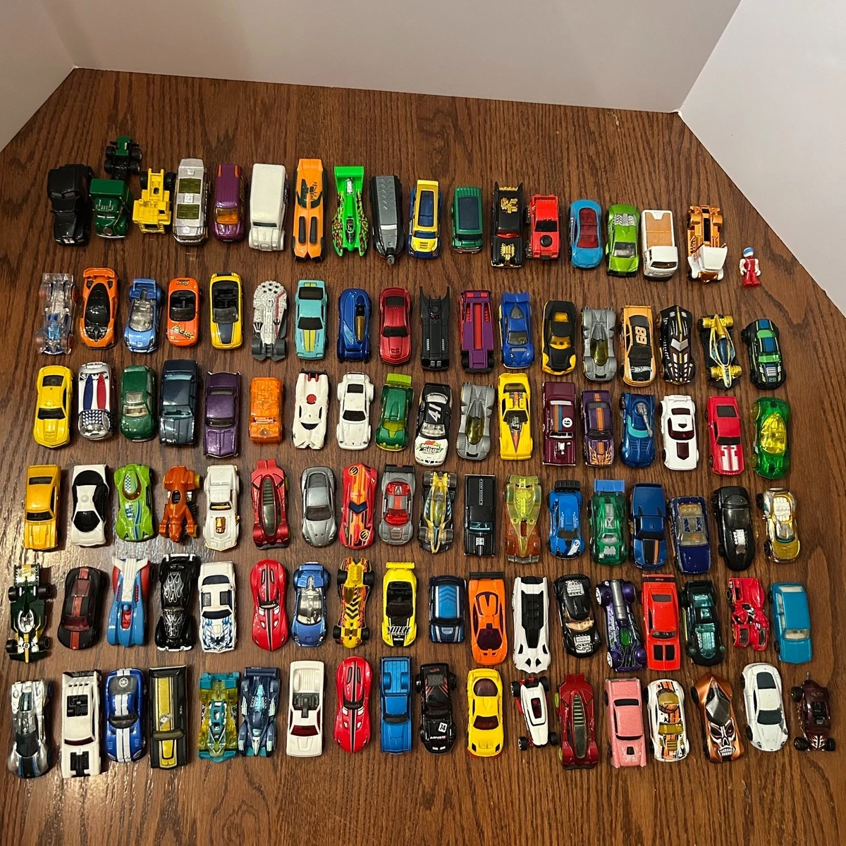 Hot Wheels 2000 Vehicle Year Vintage Manufacture Diecast Cars