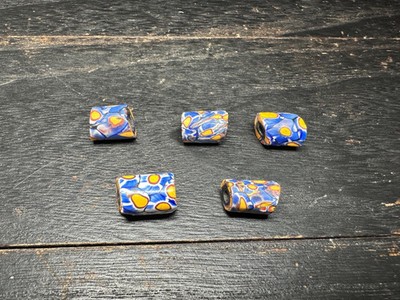 Antike Millefiori-Perlen: Venezianische Zylinder-Handelsperlen für Schmuck