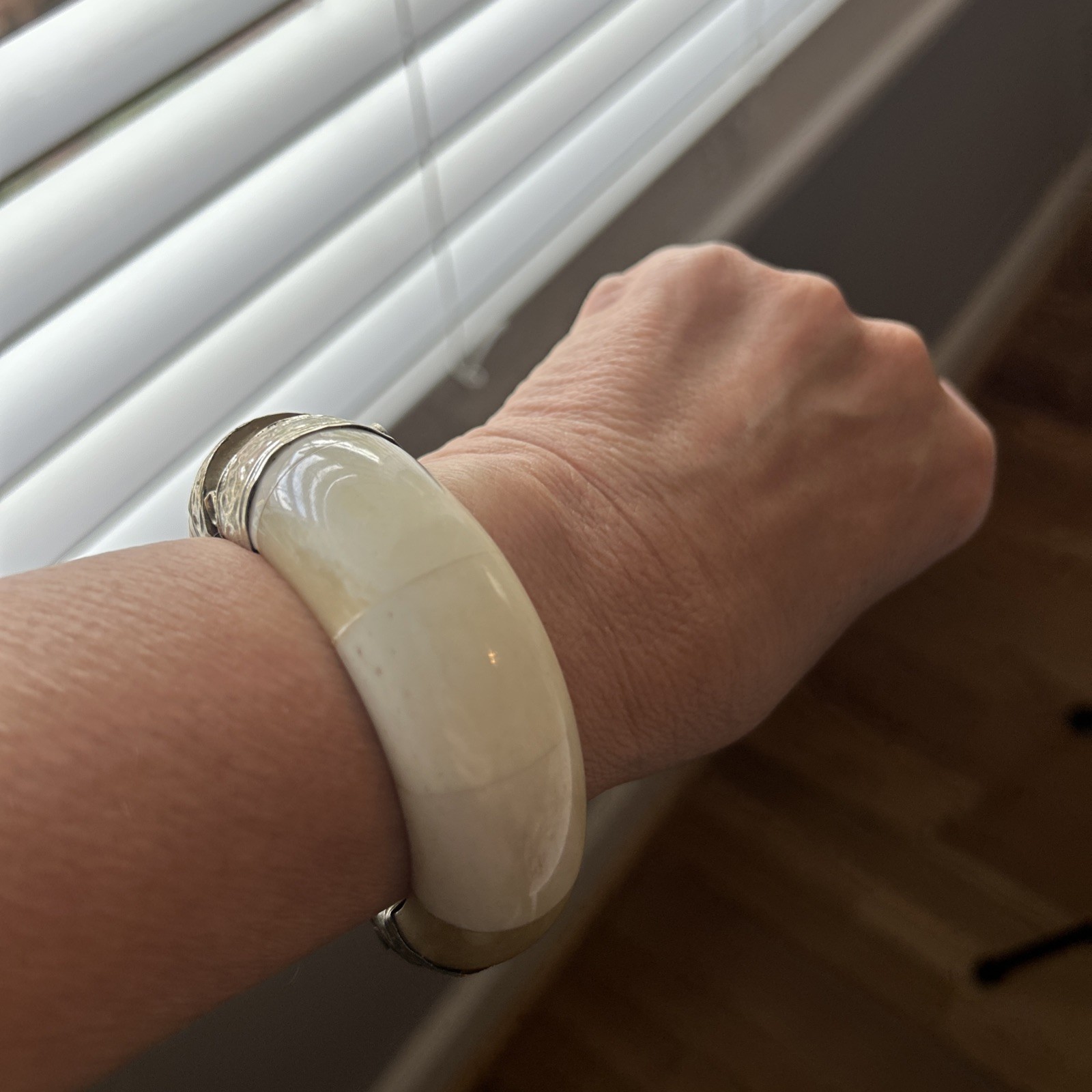 Vintage Bone Pull Pin Hinged Bangle Bracelet - image 7