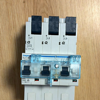 Hager SLS E35 HTS335E SLS Schalter 3 polig 35A 690V AC grau Innenraum