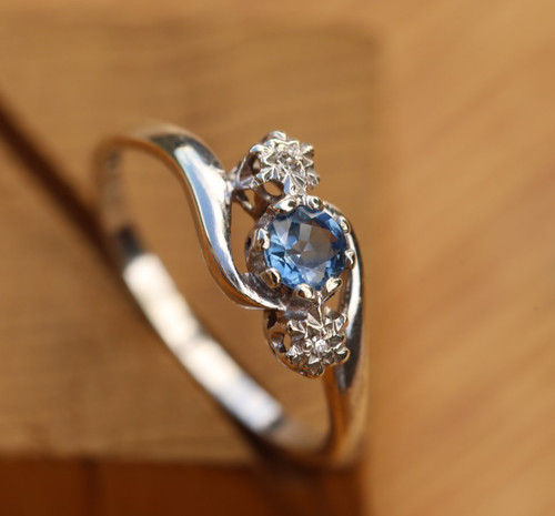 Blue Sapphire & Diamonds Swirl Ring