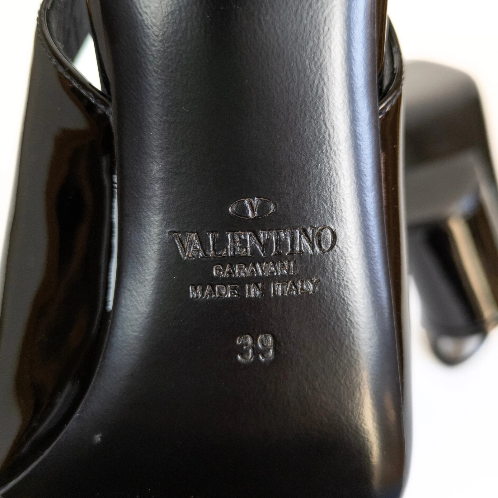 VALENTINO GARAVANI nero vernice monospalla tacco slingback donna 39